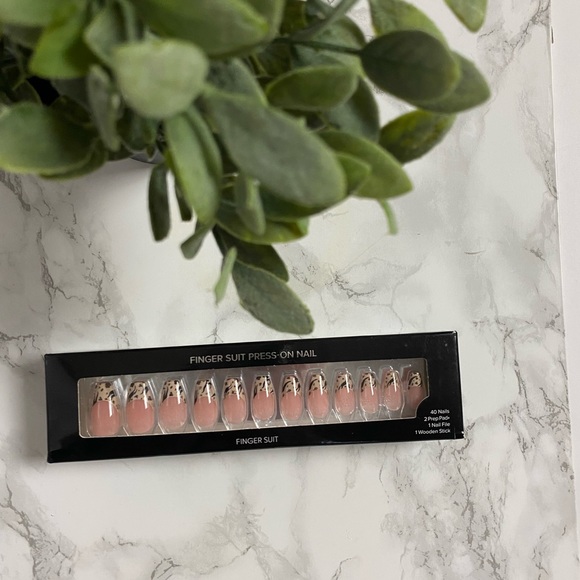 Fingersuit press on nails _ Rough Street . - Picture 3 of 10